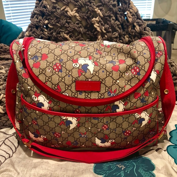 Authentic Gucci red GG Supreme ducks DIAPER Bag - Picture 2 of 8